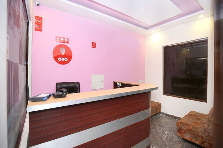 OYO 13119 Hotel Skydeep