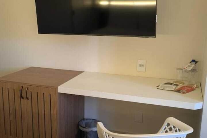 Room 8 of 43