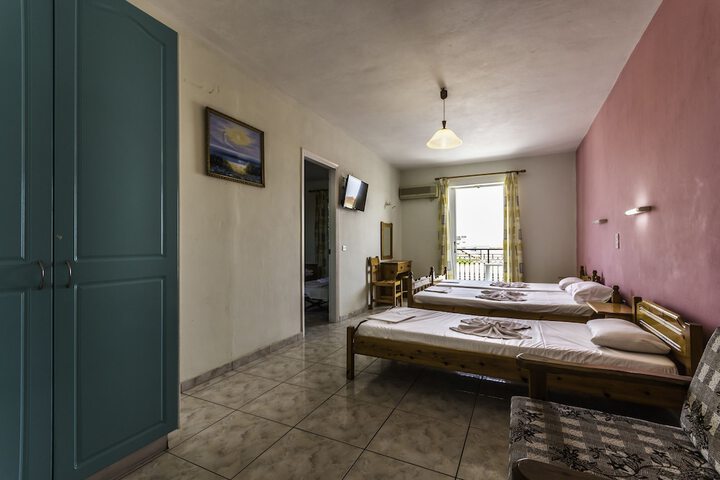 Room 6 of 52