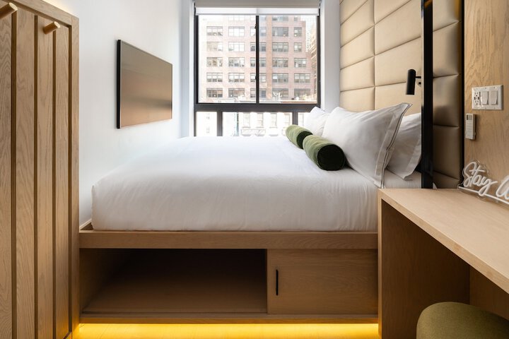 Room 12 of 76