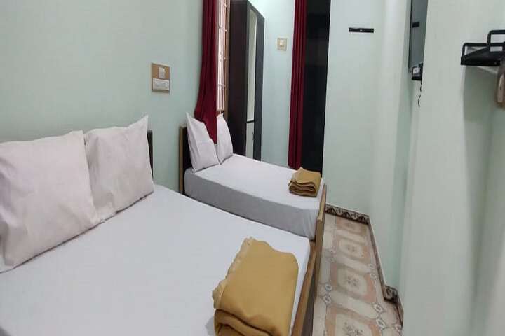 Room 12 of 27
