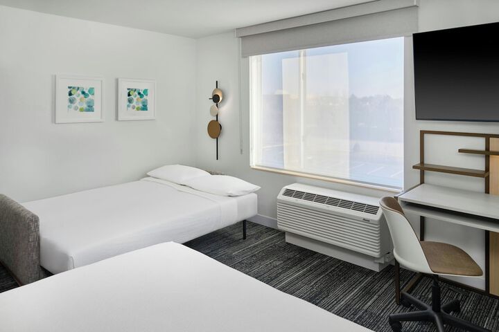 Room 25 of 47