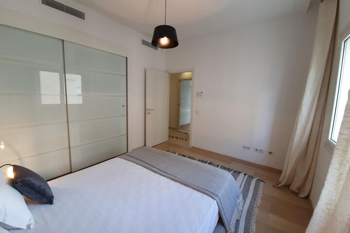 Room 11 of 27