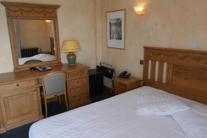 Room 9 of 35
