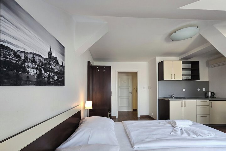 Room 13 of 40