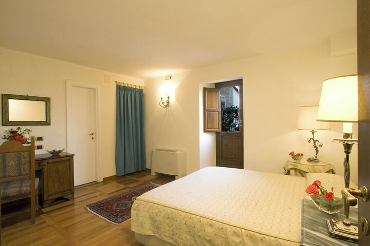 Room 5 of 48