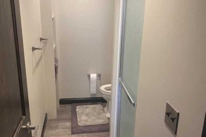 Room 4 of 16