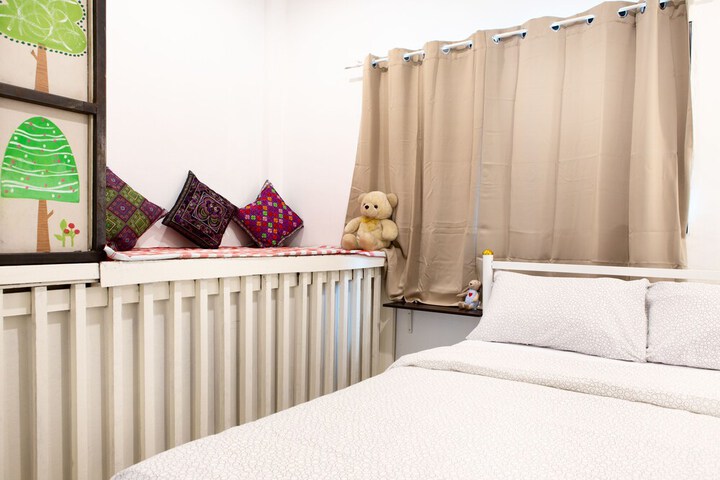Room 32 of 41