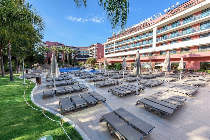 Hotel Pool