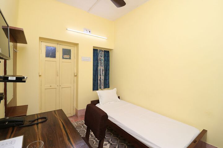 Room 11 of 17