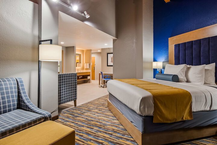1 King Bed Microwave, Refrigerator High Speed Internet Accessible Full Breakfast (7 of 15)