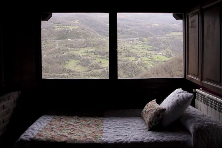 Room 3 of 21