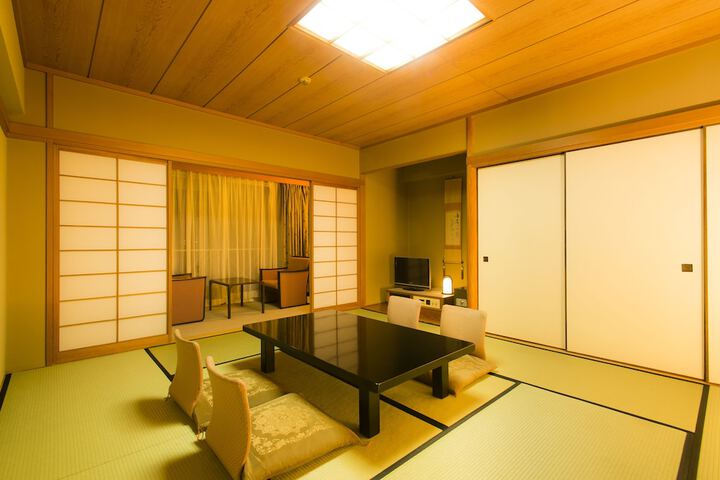 Room 7 of 50