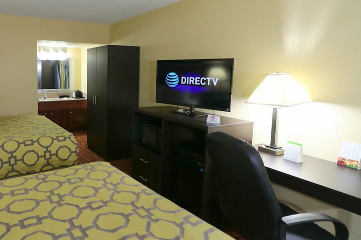 2 Queen Beds (4 of 13)