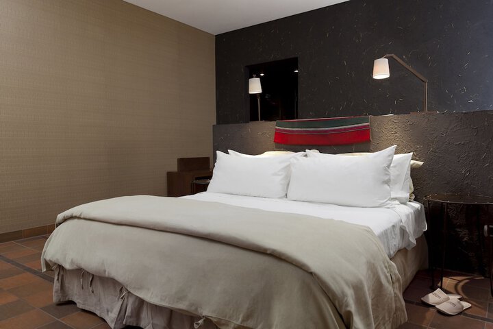 Room 4 of 64