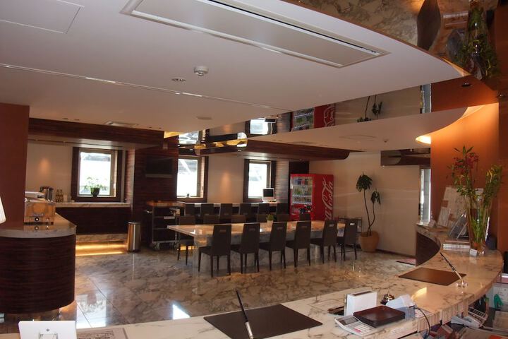 Entrance & Lobby