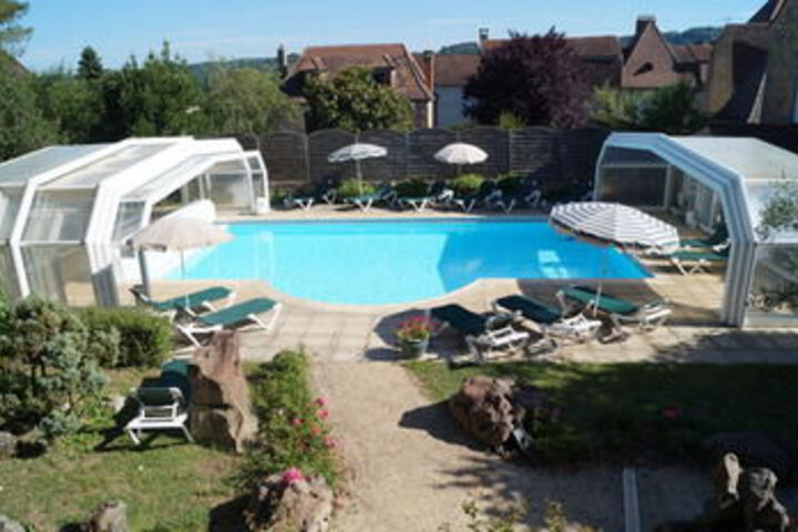 Hotel Pool