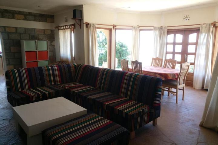 Room 6 of 12
