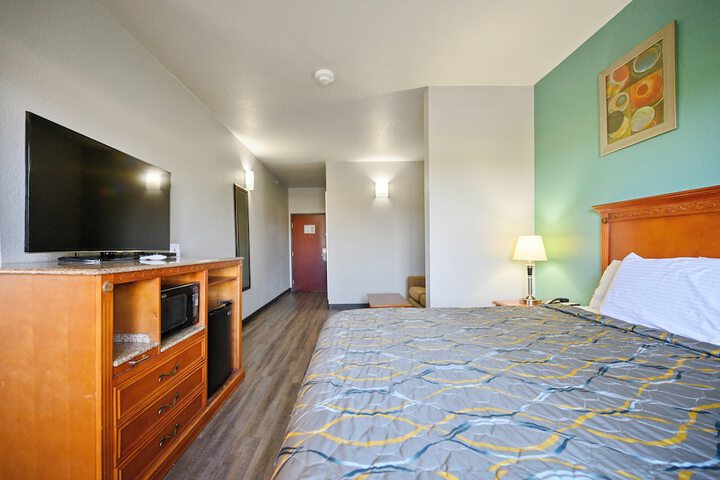 Room 10 of 31