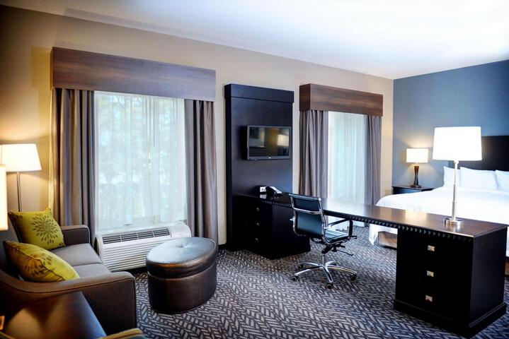 1 King Bed (4 of 10)