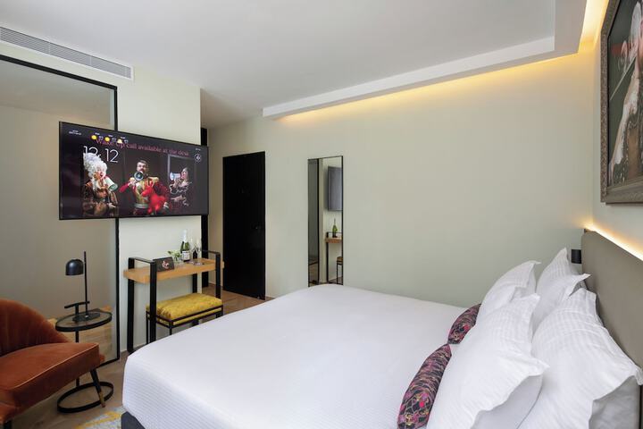 Room 10 of 25