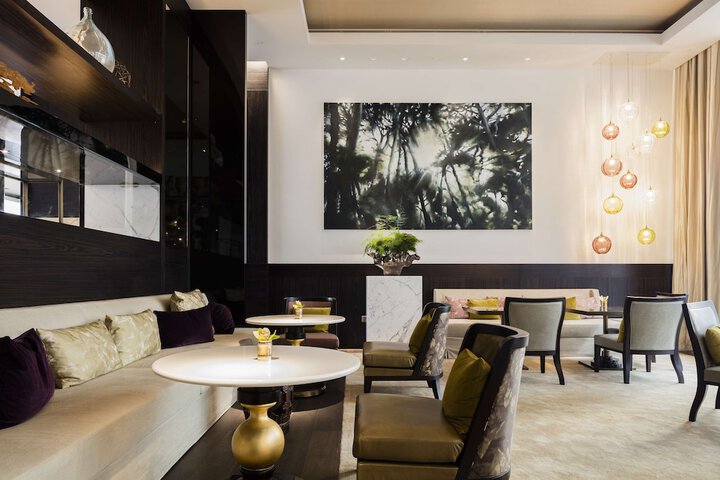 Lounge 55 of 69