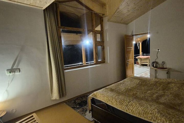 Room 6 of 19
