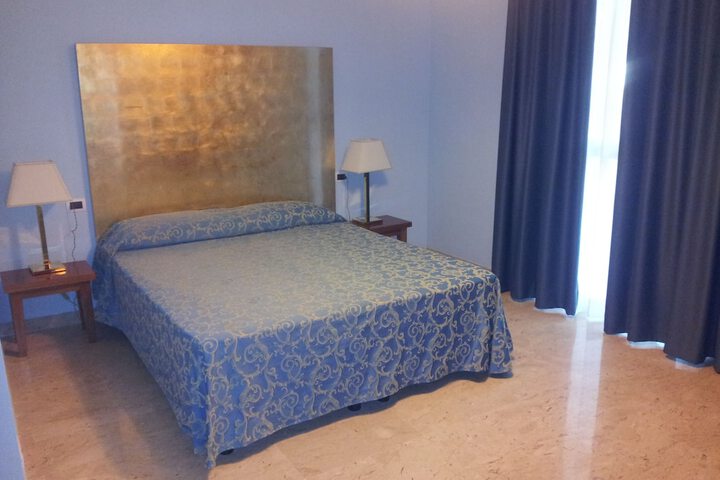 Room 8 of 69