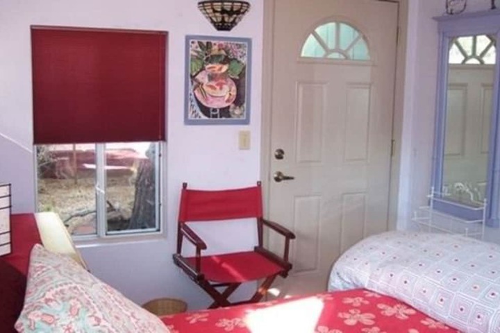 Room 4 of 25