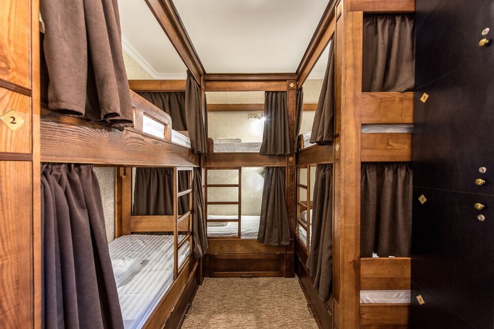 Room 27 of 68