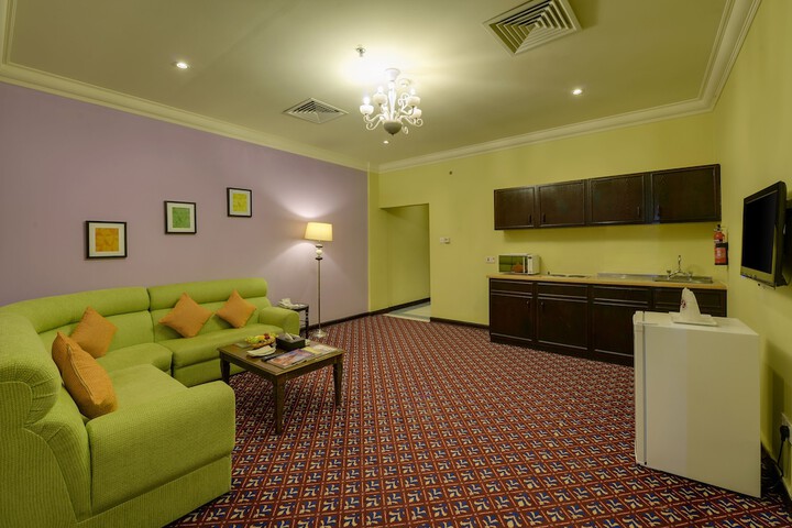 Lounge 63 of 80