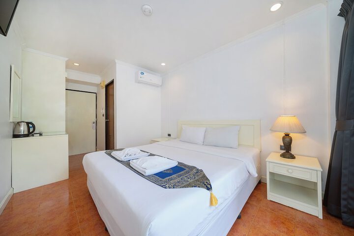 Room 52 of 147