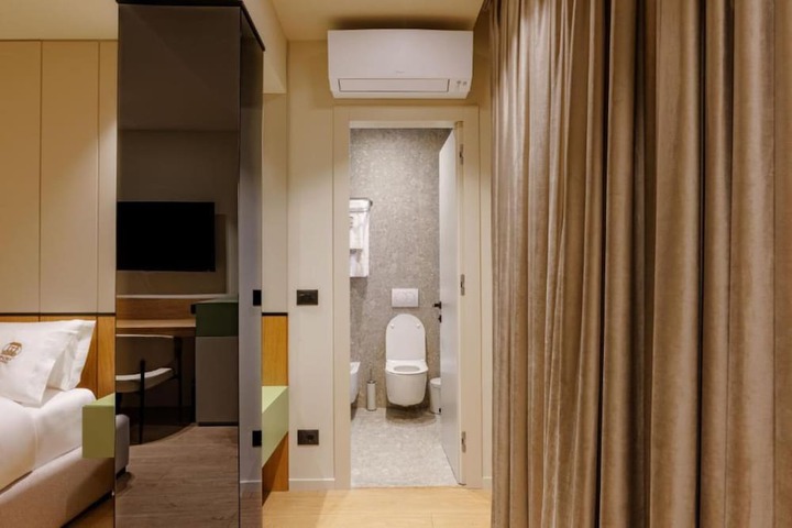 Room 9 of 73