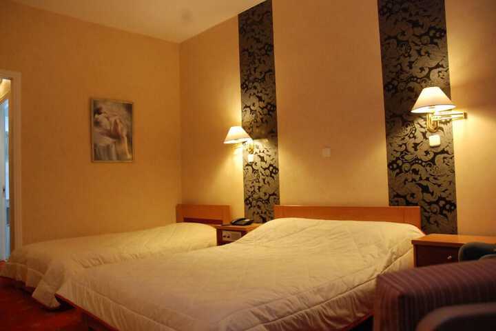 Room 9 of 30