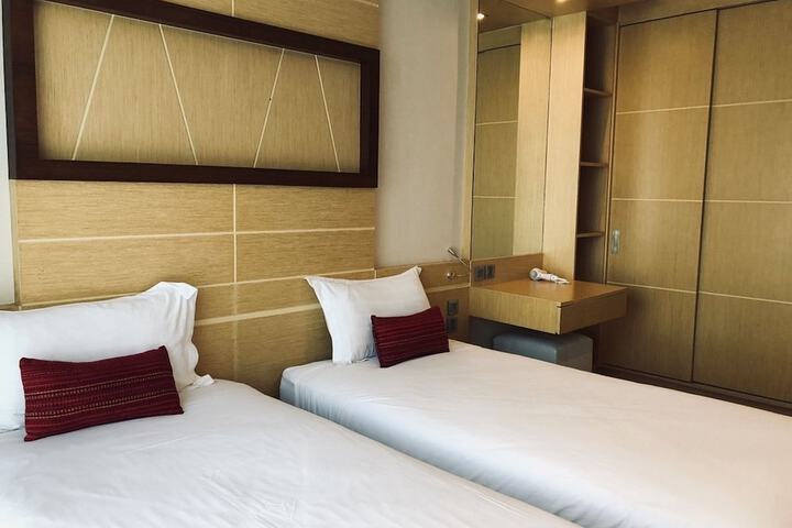 Room 4 of 27