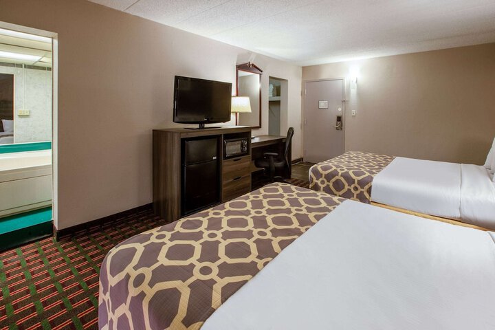 2 Queen Beds (13 of 14)