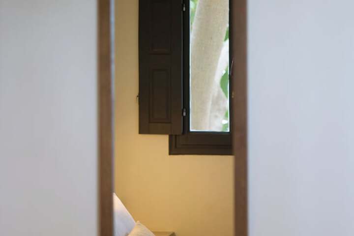 Room 6 of 50