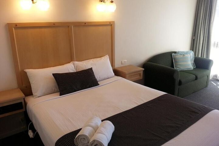 Room 12 of 16