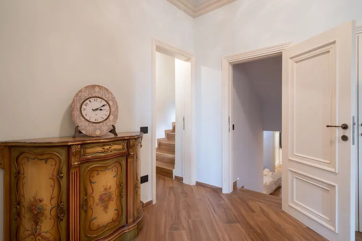 Room 2 of 18
