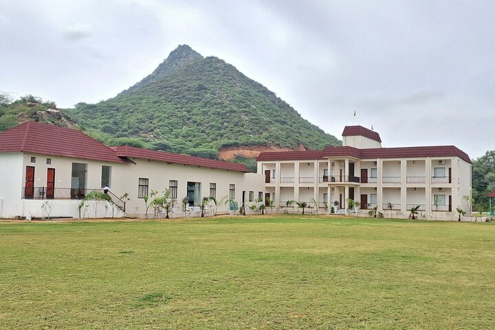 Hotel Exterior 53 of 63