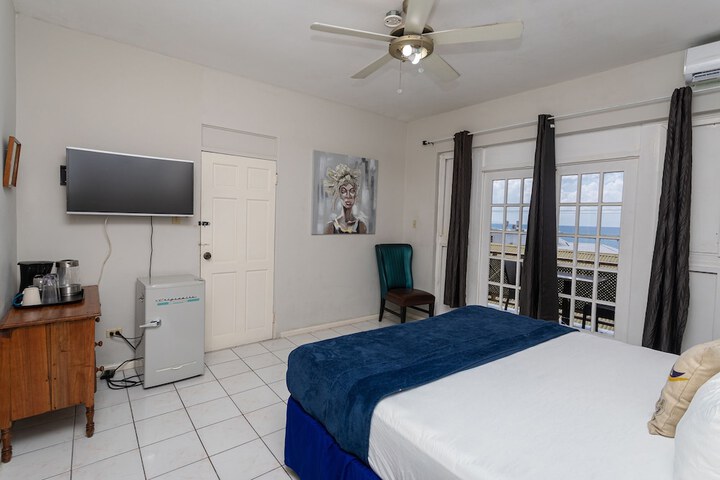 Room 17 of 110
