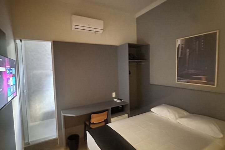 Room 6 of 111