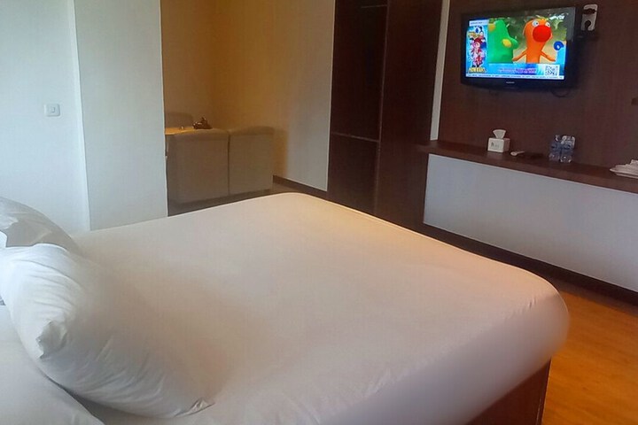Room 7 of 11