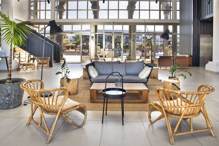 Guest Lobby