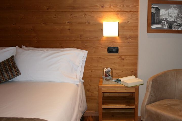 Room 11 of 32