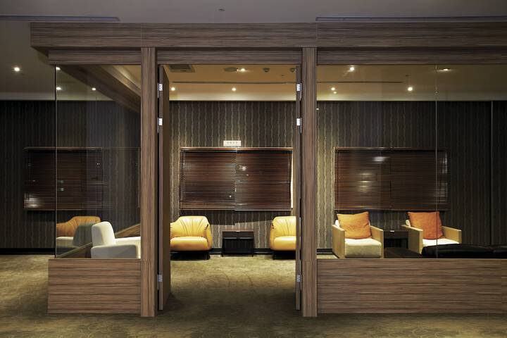 Room 42 of 61