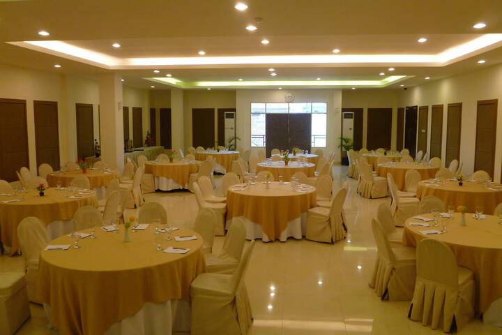 Ballroom/Hall 25 of 31