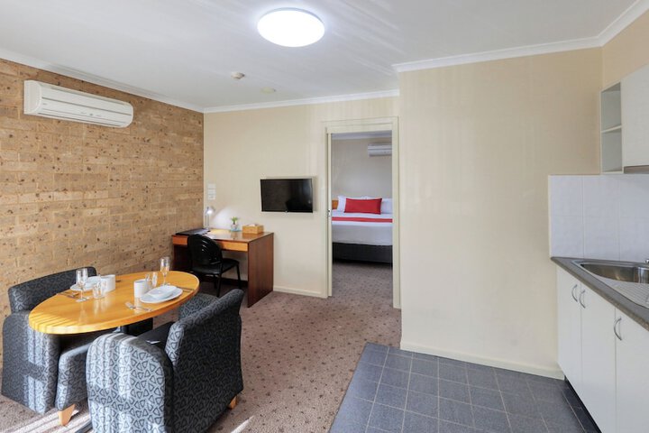 Room 13 of 28