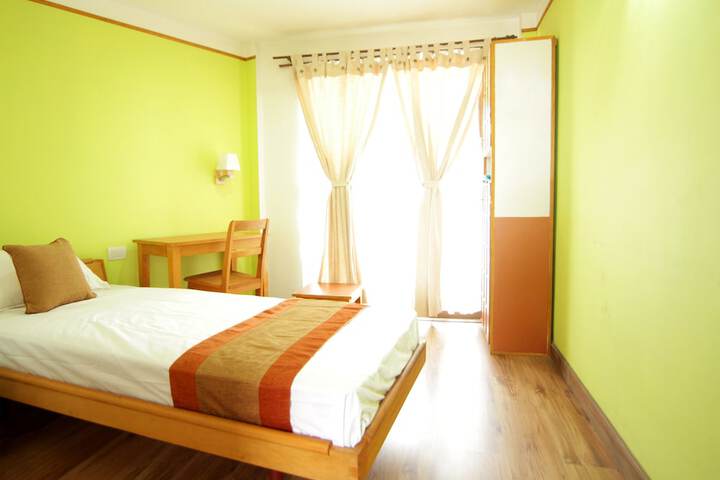 Room 6 of 19