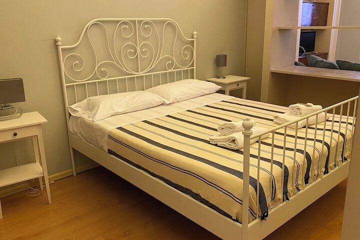 Room 2 of 20